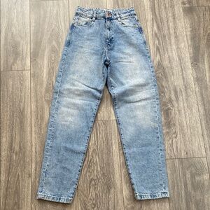 Zara - High Rise Light Wash Straight Jeans - Size US 0 / EU 32